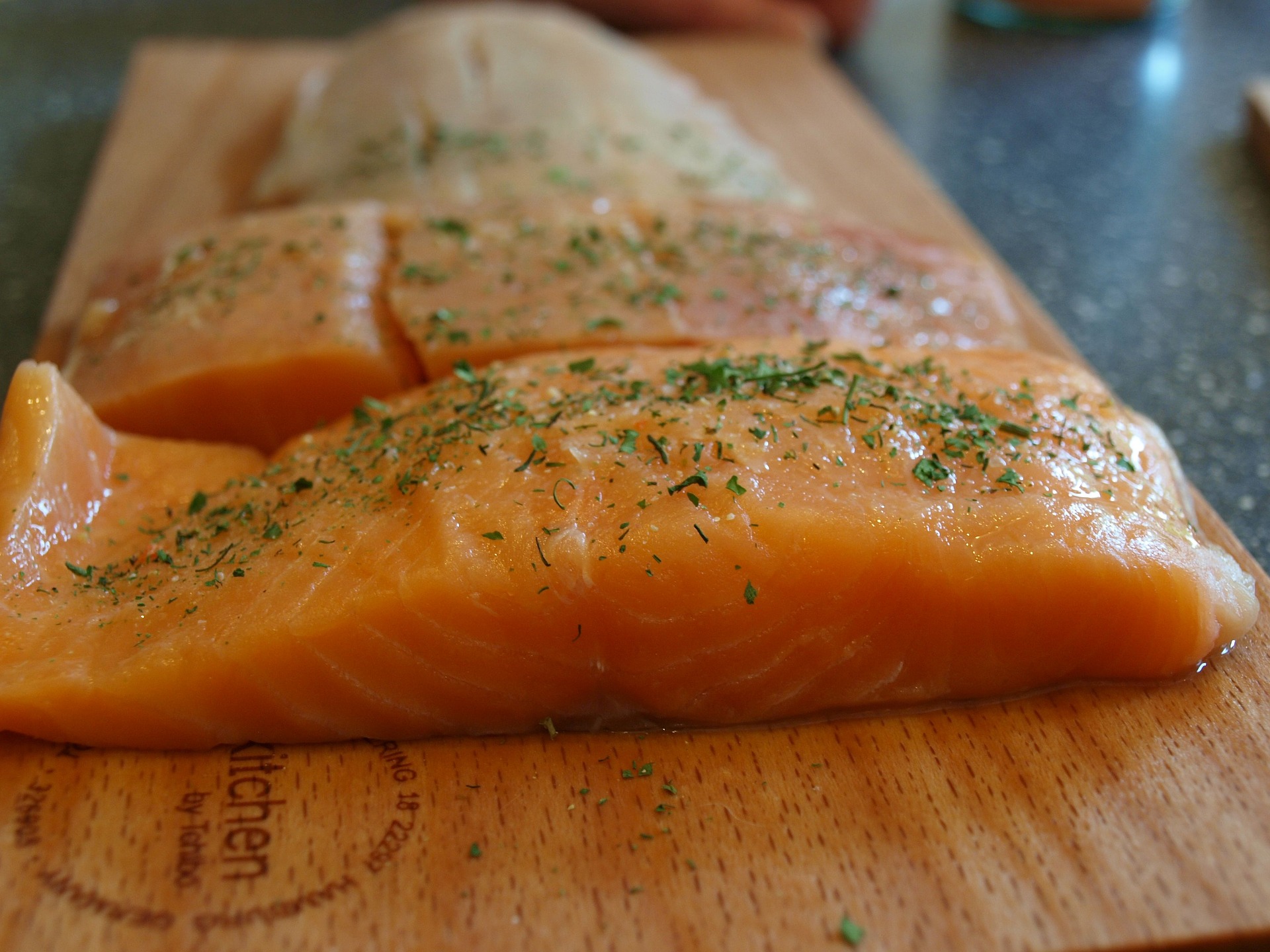 How Many Calories In A Piece Of Salmon - fathombeauty
