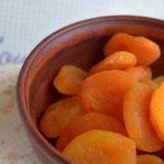 calories in dried apricots