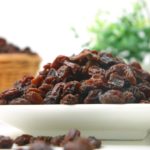 calories in raisins